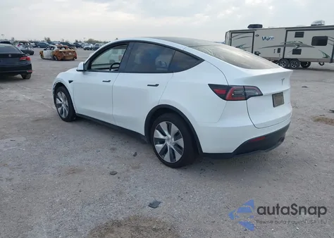 2023 Tesla Model Y Awd/Long Range Dual Motor All-Wheel Drive z USA, uszkodzony, nr VIN 7SAYGDEE9PF627790